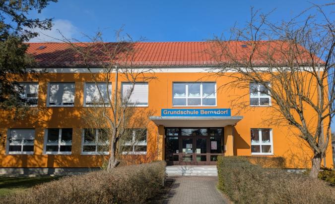 Haupteingang der Grundschule Bernsdorf