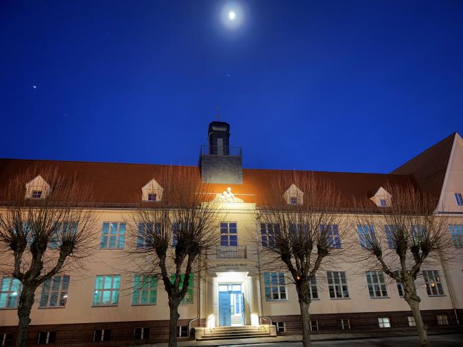 Figurengruppe "Mutter mit lesenden Knaben"