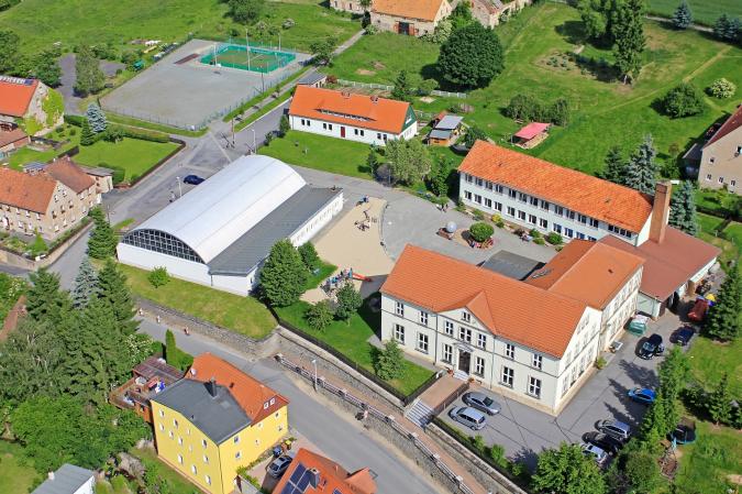 Schulgelände als Luftbild