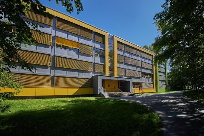 Schule - Haupteingang
