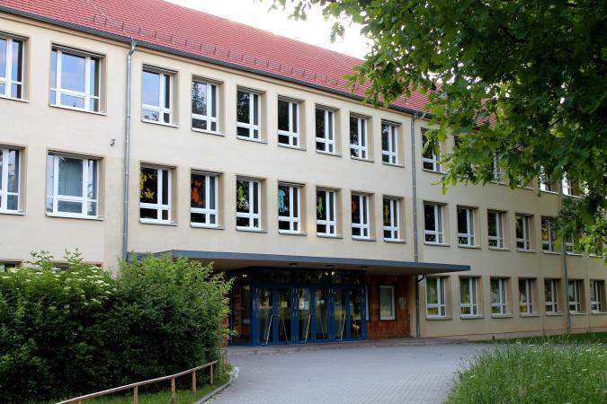 Vorderansicht der Valentina-Terschkowa-Grundschule