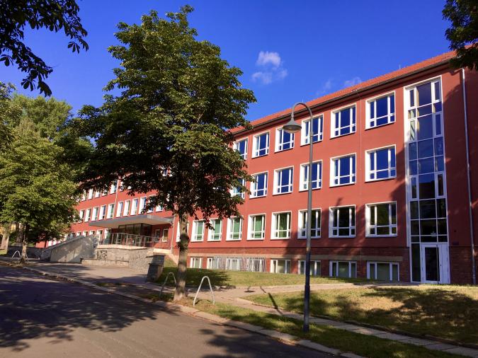 Gebrüder-Grimm-Grundschule Haupteingang