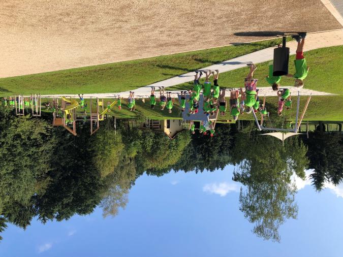 Unsere Grundschule im Grünen - Schulhof