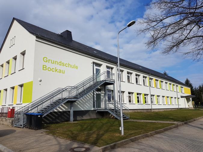 Auf diesem Bild ist das Schulgebäude zu sehen.