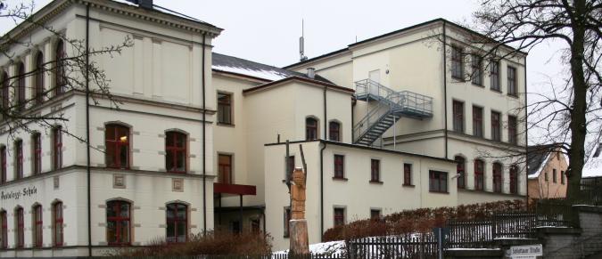 Außenansicht der Schule