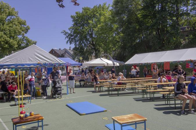 Bild, welches die Vorbereitungen unseres Sommerfestes zeigt