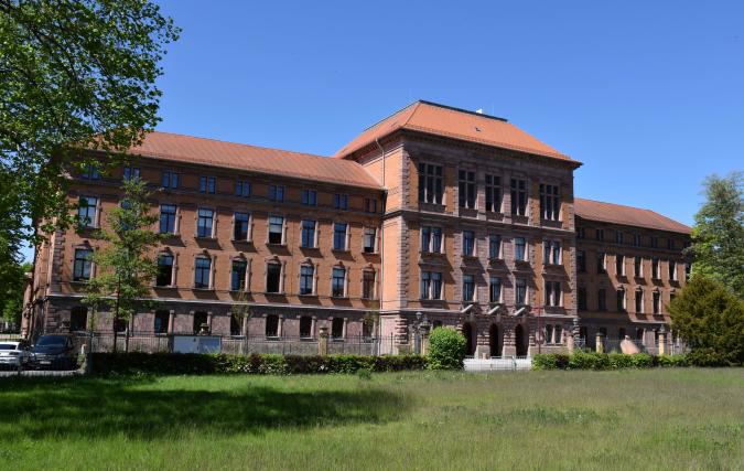 Vorderansicht (Haupteingang)