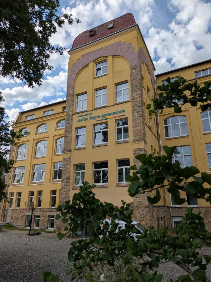 Das Schulgebäude in der Seumestraße nach Rekonstruktion des alten Fabrikgebäudes.