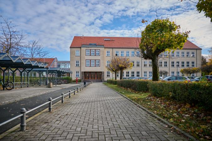Blich auf das Hauptgebäude des BSZ