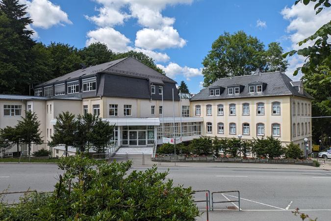 Schulgebäude Frontalansicht