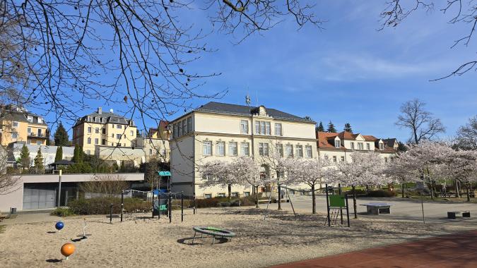71.Grundschule Dresden "Am Kaitzbach" - DIE SCHULE IM GRÜNEN