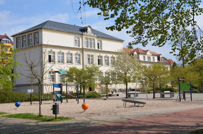71.Grundschule Dresden "Am Kaitzbach" - DIE SCHULE IM GRÜNEN