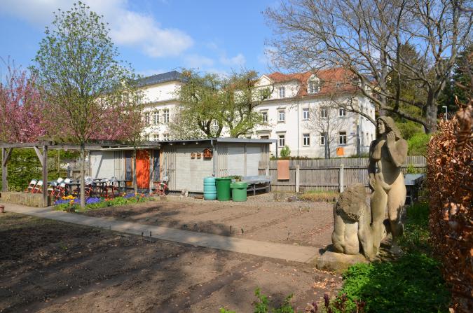 71.Grundschule Dresden "Am Kaitzbach" - DIE SCHULE IM GRÜNEN