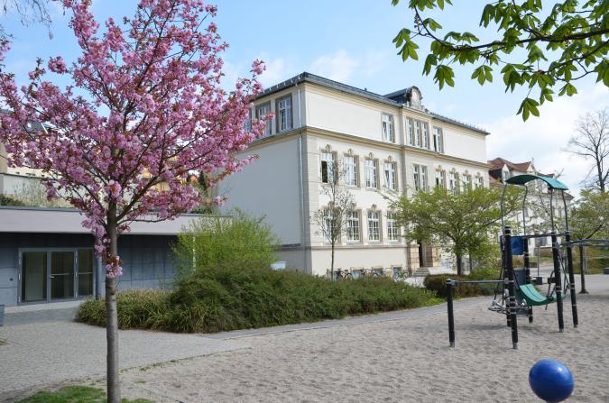 71.Grundschule Dresden "Am Kaitzbach" - DIE SCHULE IM GRÜNEN