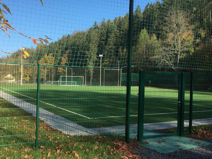 Kunstrasenplatz/Sportplatz