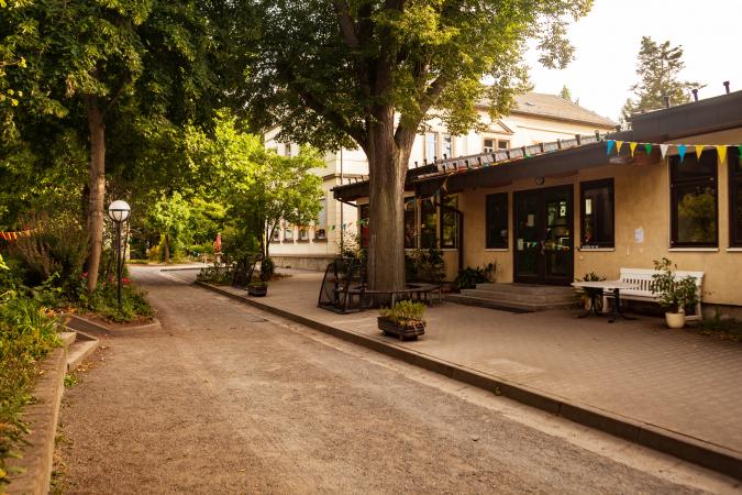 Grundschule - Blick auf den Haupteingang