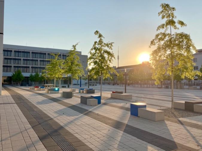 weitläufiger Schulhof