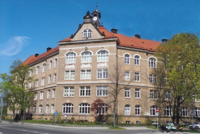 Außenansicht der 25. Oberschule Dresden