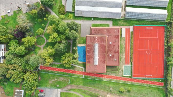 Sporthalle mit Sportanlage 