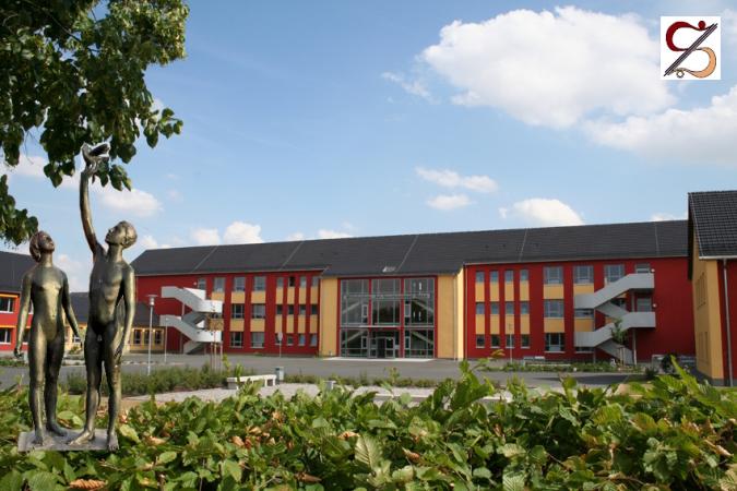 Das Schulgebäude der Oberschule "Am Sportzentrum" Riesa