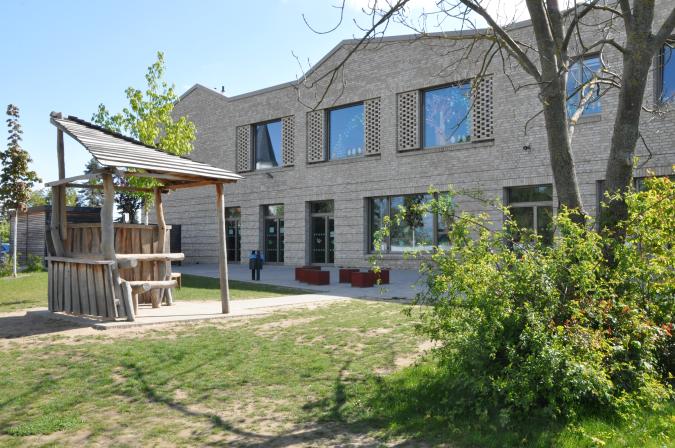 Paul-Wäge-Grundschule Dölzig (Hofseite)