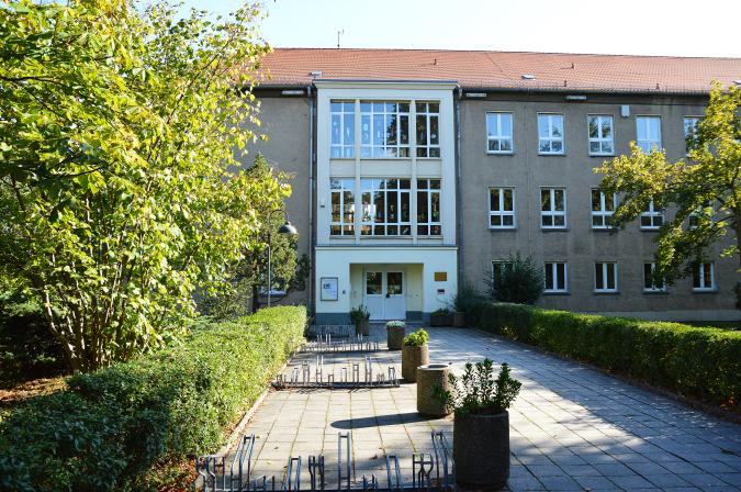 Eingang Schule