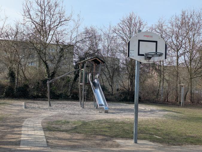 Klettergerüst auf dem Schulhof