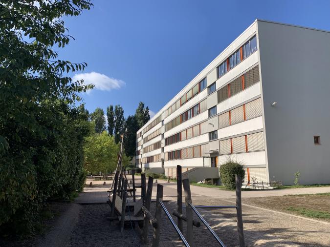 Schule von der Hofseite