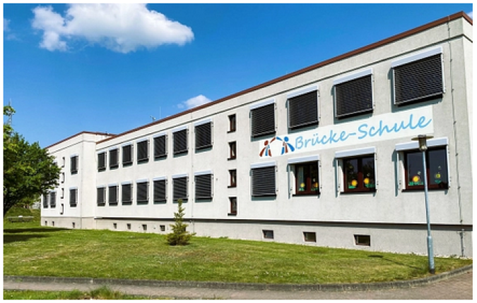 Bild der Brücke-Schule von vorne