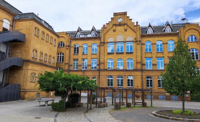 Ansicht Schulgebäude Hofseite