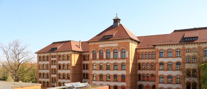 Schule von außen