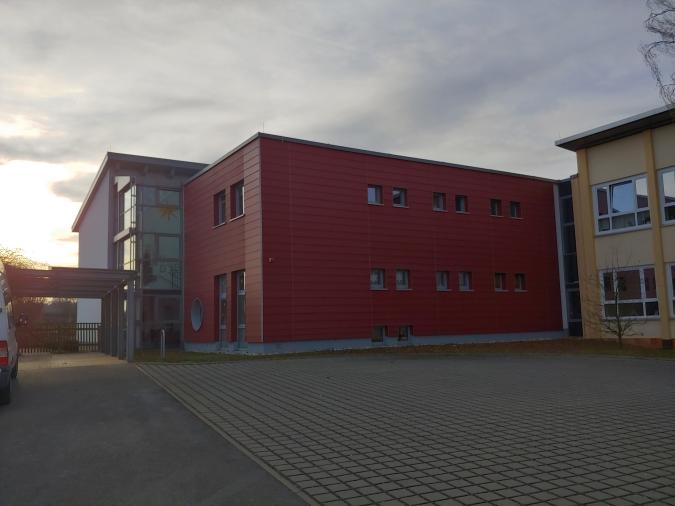 Schulgebäude, Ansicht Haupteingang