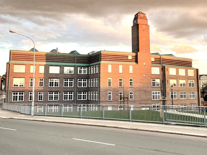 Gebäudeansicht von der Chemnitzer Straße aus